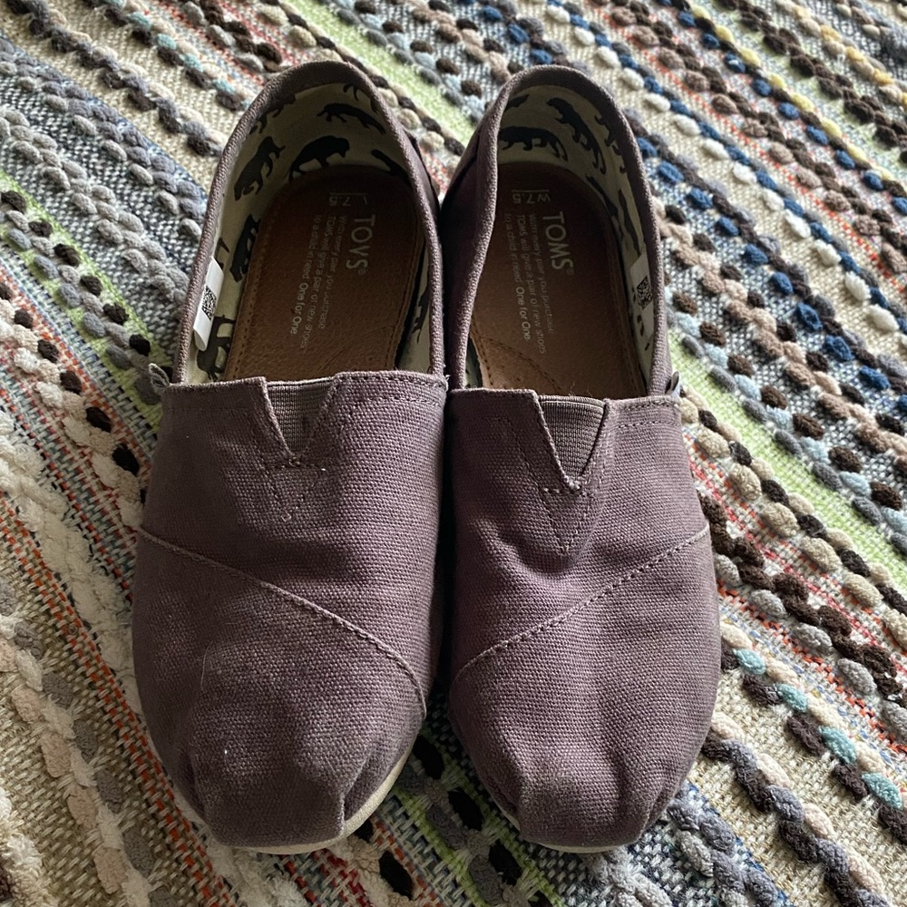 TOMS - Picture 2 of 4